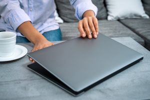 Jak wybrać odpowiednią podstawkę chłodzącą do laptopa?