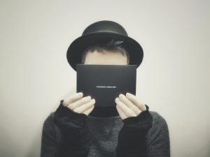 Tryb incognito w przeglądarce – co tak naprawdę ukrywa, a co pozostaje widoczne?