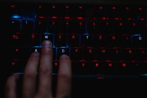 Jak włączyć tryb ciemny w Windows 11 i aplikacjach systemowych?