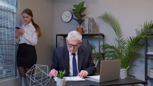 Praca na 3/4 etatu – jakie są plusy i minusy? Prawa pracownika i wynagrodzenie