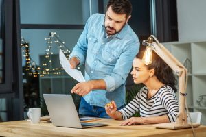 Czy warto inwestować w dedykowane oprogramowanie na zamówienie?