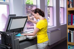 Jaka drukarka dla studenta? Tanie w eksploatacji modele laserowe i atramentowe