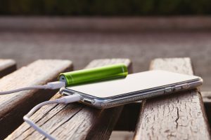 Co to jest ładowanie adaptacyjne? Wpływ na żywotność baterii w smartfonie