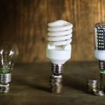 Inna lampa na koncepcji oszczędzania monet