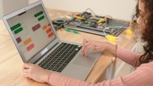 Jak poprawić wydajność komputera za pomocą narzędzi systemowych i planów zasilania?