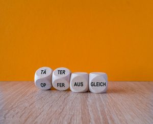 Jak wpisać znak ampersand (&) na klawiaturze?