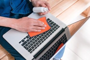 Czy podkładka chłodząca pod laptopa naprawdę działa? Test skuteczności i porady