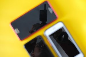 Dlaczego smartfony są coraz większe? Ewolucja ekranów mobilnych