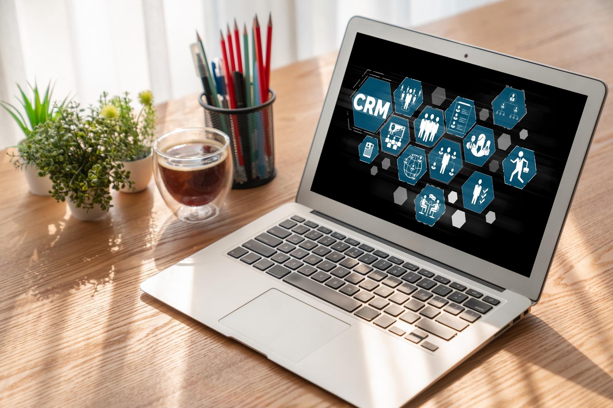 System zarządzania relacjami z klientami na modnym komputerze dla biznesu CRM