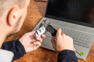 Jak naprawić niedziałający touchpad w laptopie? Kompletny poradnik