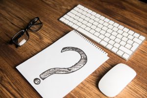 Jak wpisać znak zapytania (?) na klawiaturze?