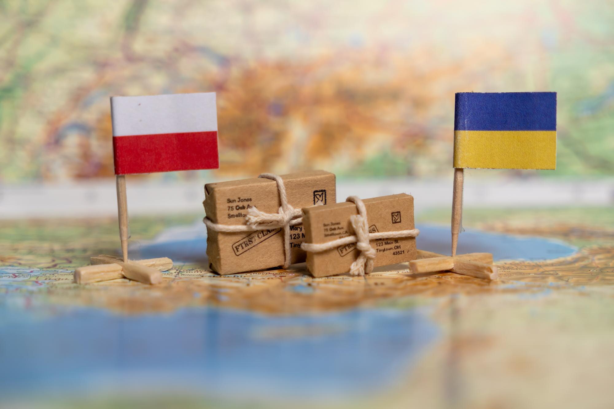 Polskie wsparcie humanitarne wzmacnia więzi z Ukrainą poprzez pakiety pomocy i rosnące partnerstwo transgraniczne