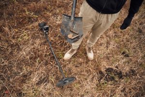 Jaki wykrywacz metali wybrać dla początkującego poszukiwacza skarbów?