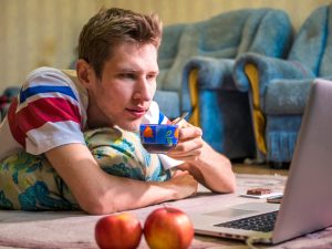 Jak zmniejszyć lagi w grach online? Sposoby na niższy ping