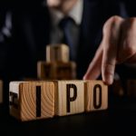 Ipo akronim z drewnianych klocków z literami