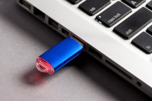 Jak odzyskać dane z uszkodzonego pendrive’a? Darmowe programy i metody
