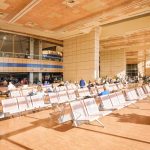 Sala oczekiwania na nowoczesnym lotnisku