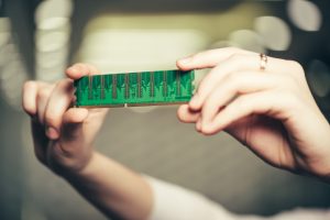 Jak wyłączyć zintegrowaną kartę graficzną? Przełączanie na dedykowane GPU