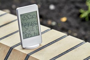 Jak przekształcić smartfon w mini stację meteorologiczną? Barometr i aplikacje