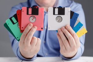Jak odtworzyć film z pendrive na telewizorze? Obsługiwane formaty i problemy