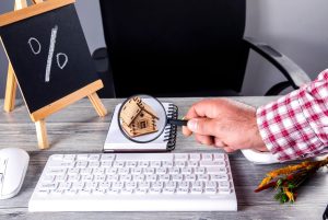 Sprzedać czy wynająć mieszkanie? Co bardziej się opłaca w 2025 roku?