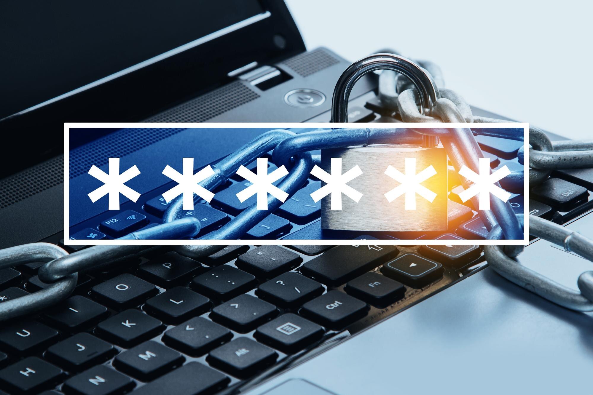 Kłódka i laptop z polem hasła. Pojęcia dotyczące prywatności informacji i bezpieczeństwa cybernetycznego
