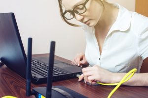 Co daje internet światłowodowy? Dlaczego warto wybrać łącze FTTH?