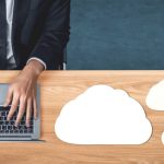 Technologia przetwarzania w chmurze i przechowywanie danych online dla koncepcji sieci biznesowej.