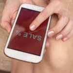 Telefon w rękach kobiet