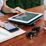 Aplikacja planowania napełniania kobieta